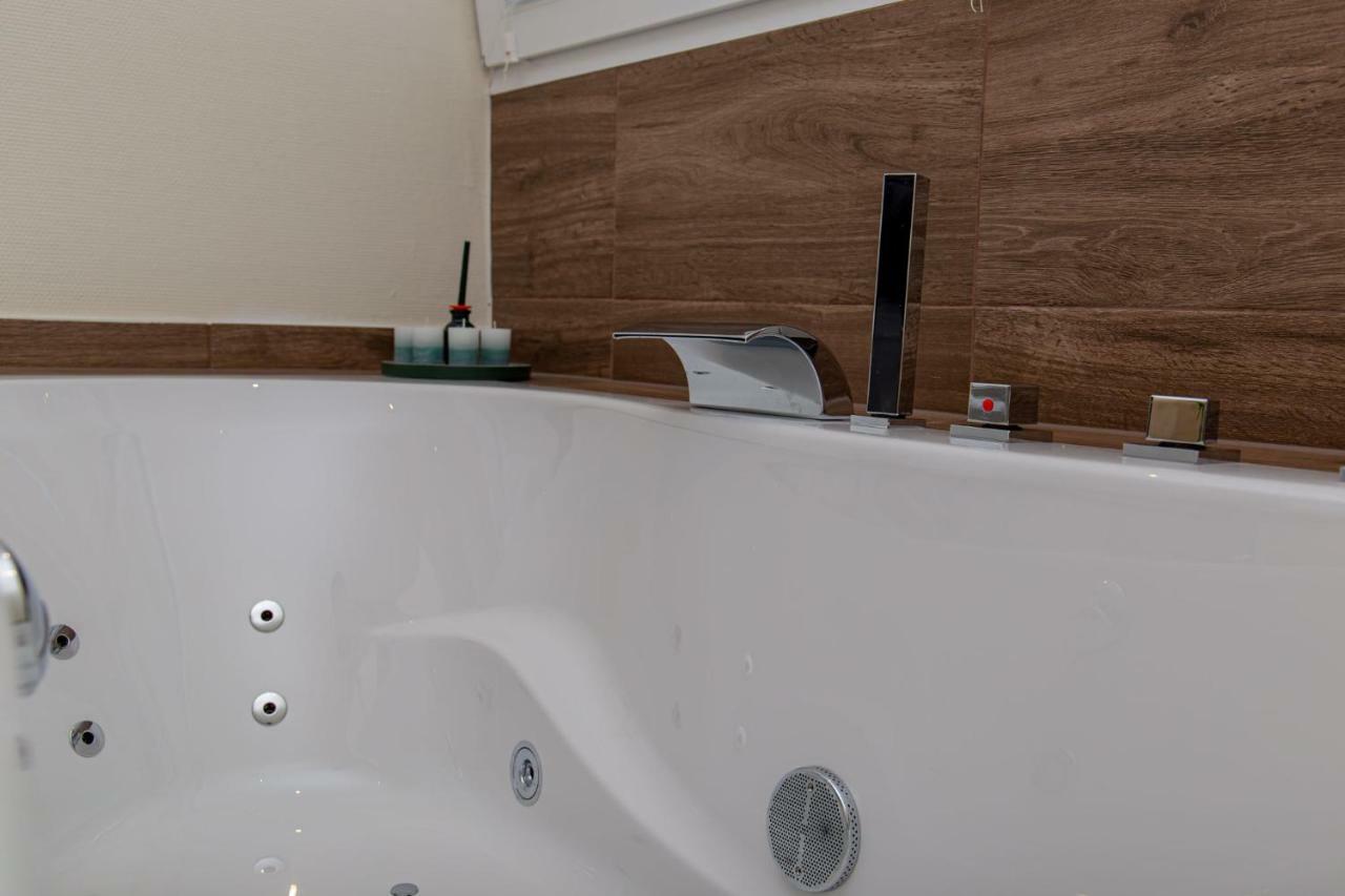 Weingut Gerd Muellers Hotel Krov Bagian luar foto